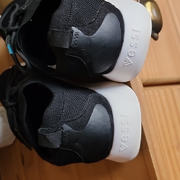 VESSI Size 9 Everyday Move Sneaker - Picture 4 of 12